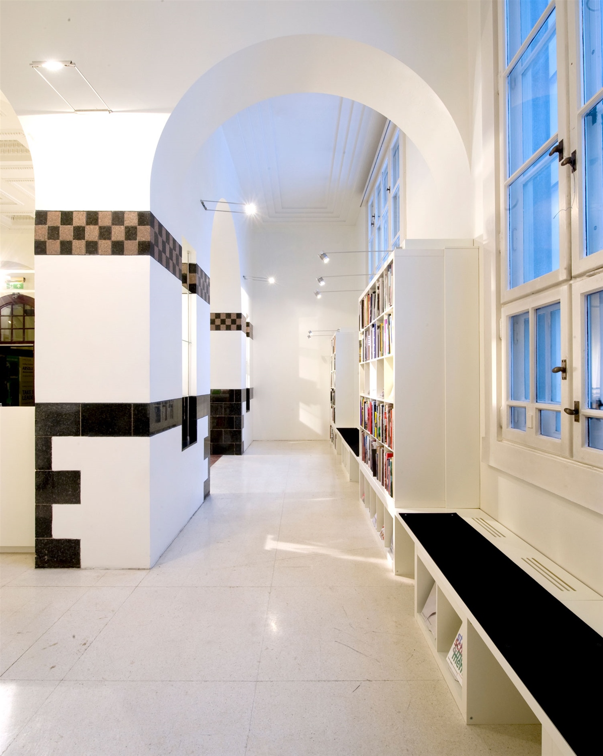 beate-ellingsen-museet-for-samtidskunst-bokhyller
