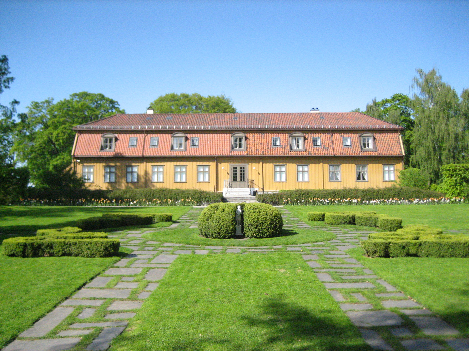 beate-ellingsen-toyen-hovedgard-fasade